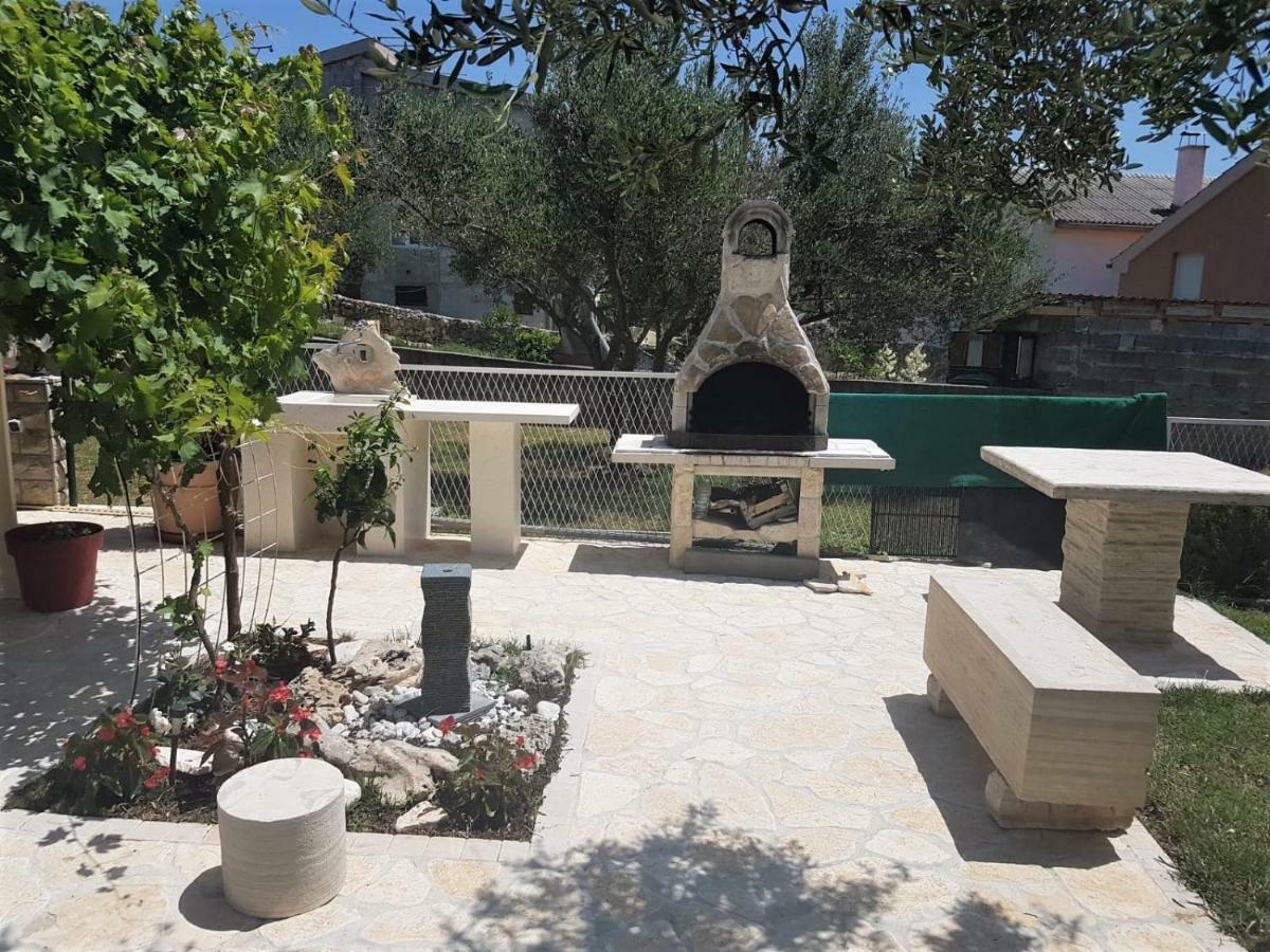 Apartment Maslenica, Near Zadar Εξωτερικό φωτογραφία